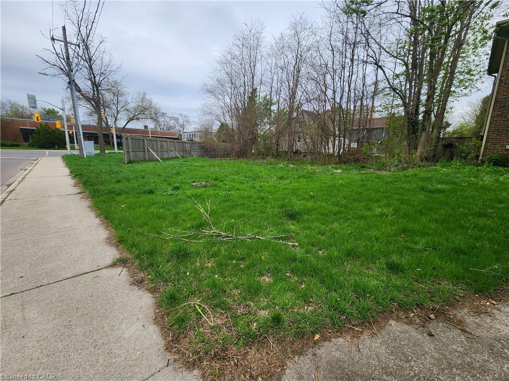 685 Brant Street Property Photo 3