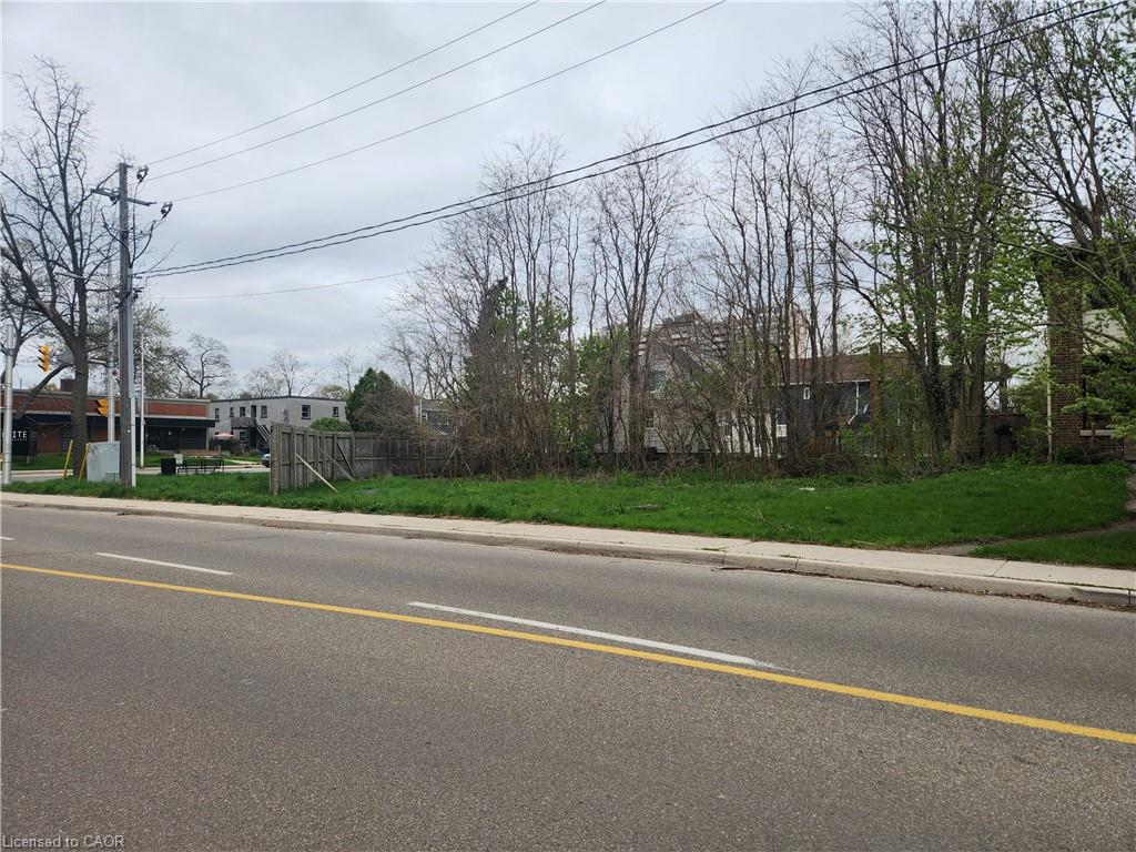 685 Brant Street Property Photo 4