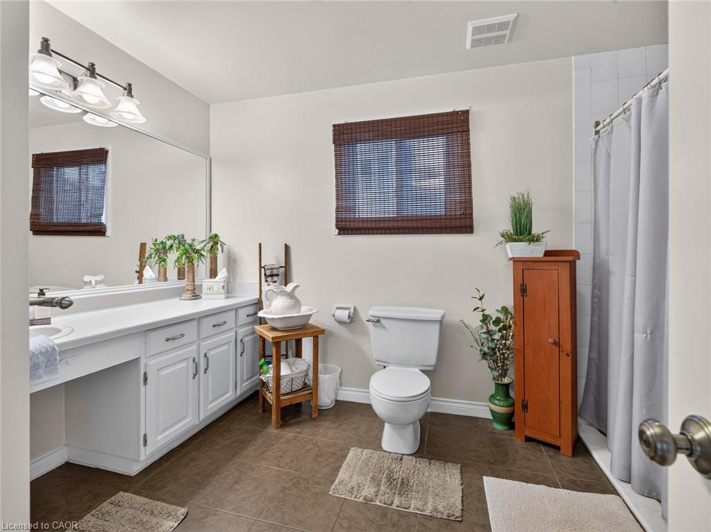 133 Leaside Drive Property Photo 8