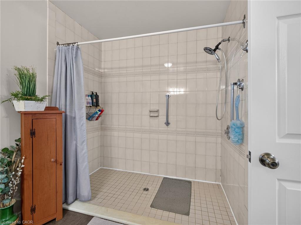 133 Leaside Drive Property Photo 9
