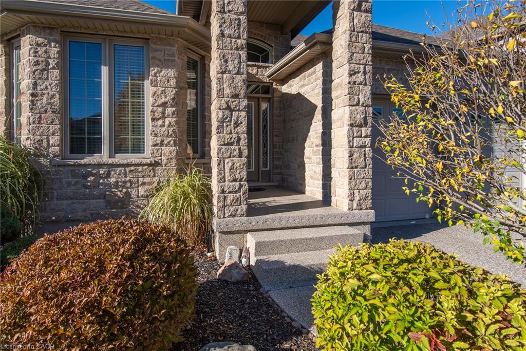 42 La Salle Street Property Photo 2