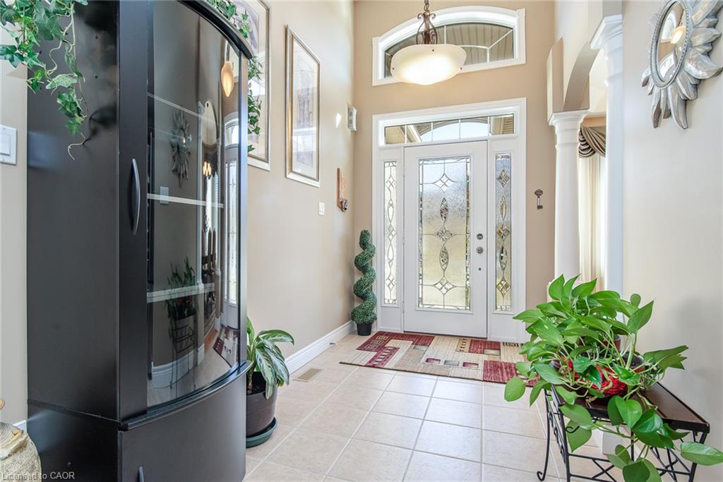 42 La Salle Street Property Photo 4