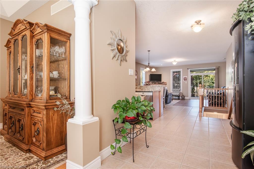 42 La Salle Street Property Photo 7