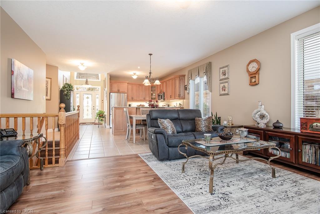 42 La Salle Street Property Photo 8
