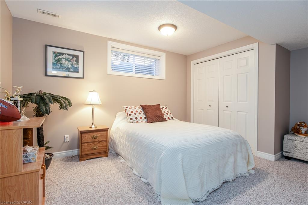 42 La Salle Street Property Photo 22