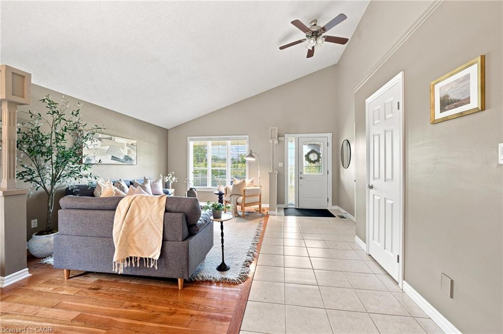 546 Jerseyville Road W Property Photo 10