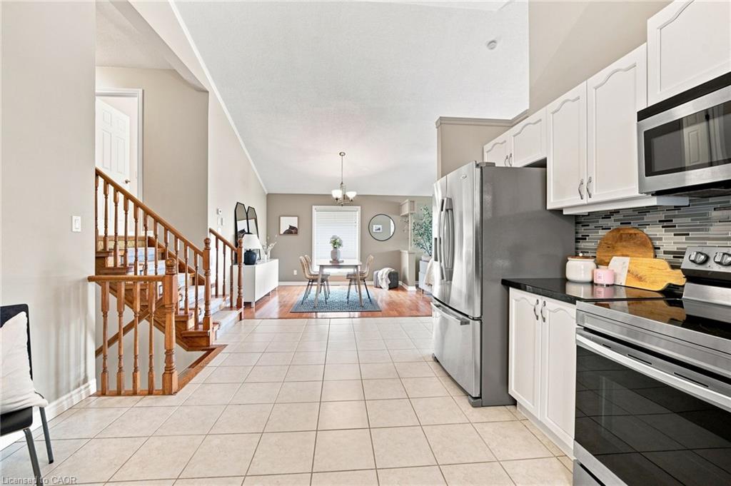 546 Jerseyville Road W Property Photo 15