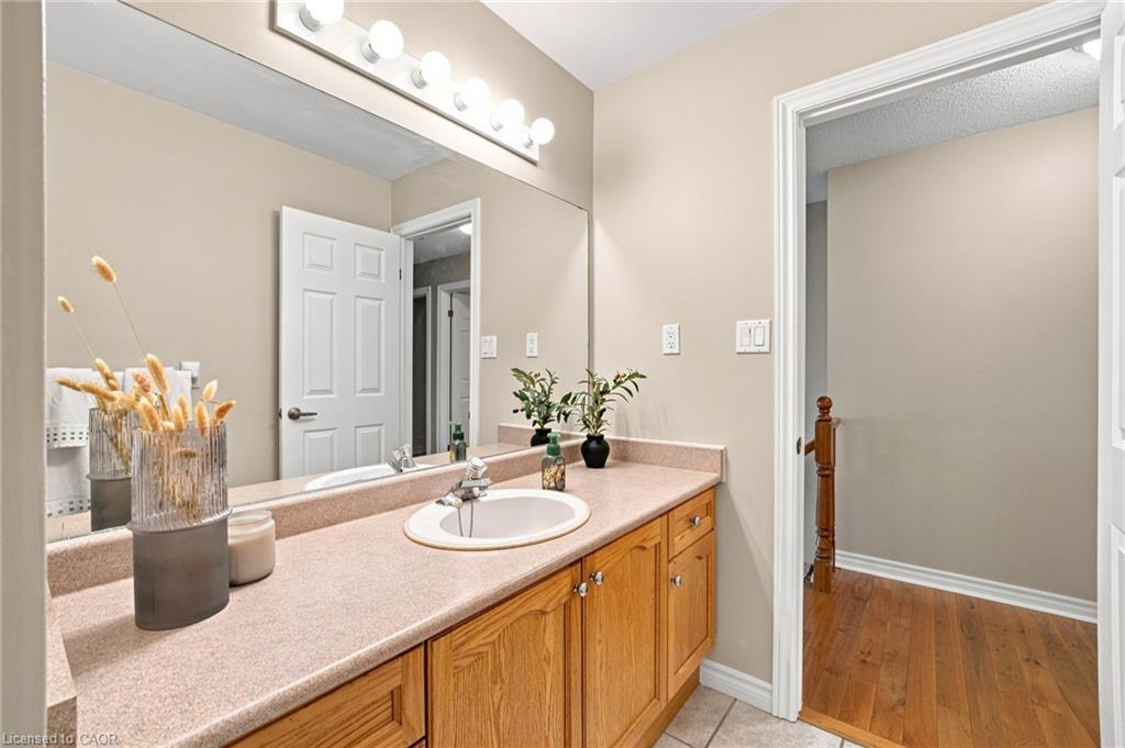 546 Jerseyville Road W Property Photo 28