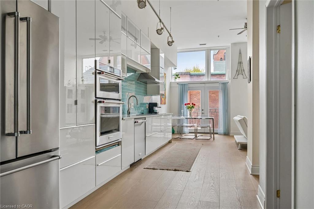 213-276 King Street W Property Photo 11