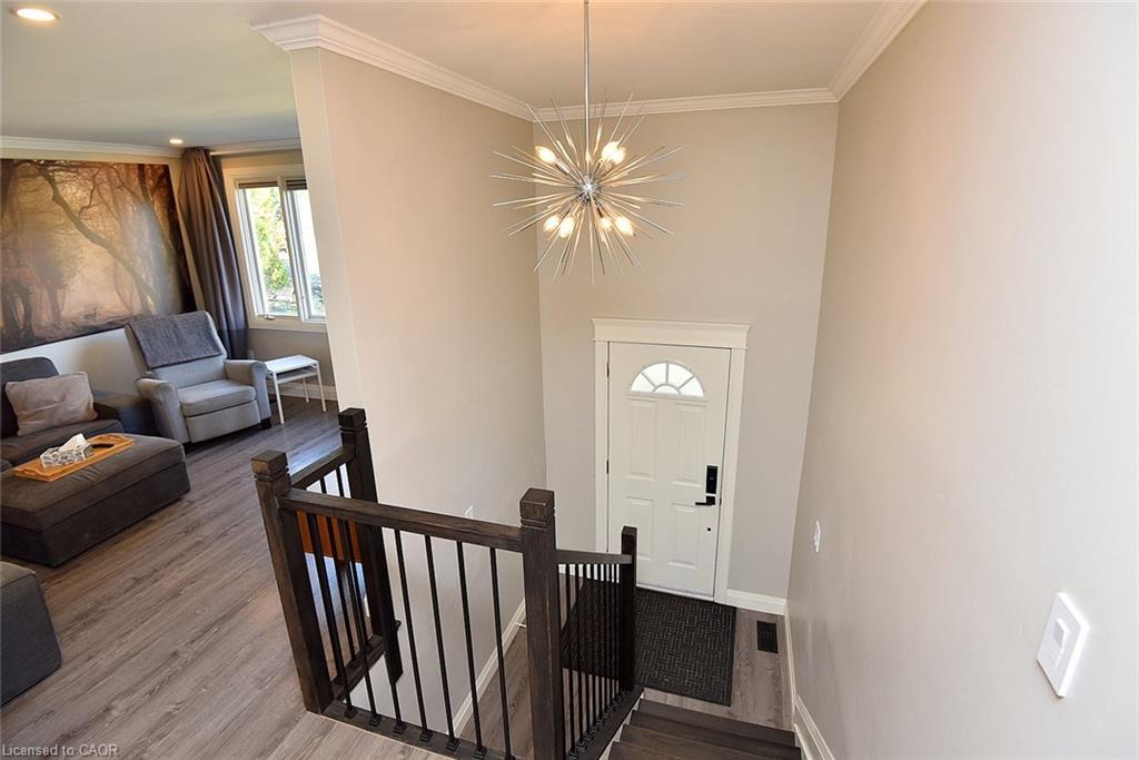 699 Castleguard Crescent Property Photo 6