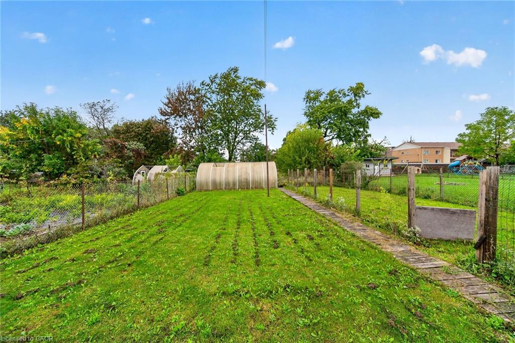 16 Garden Street Property Photo 39