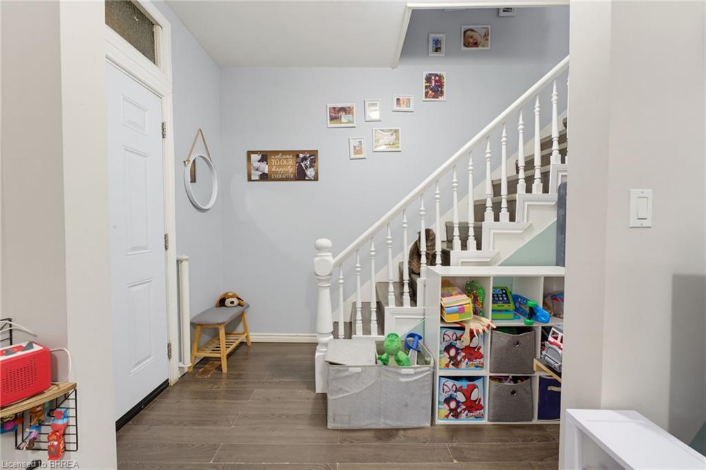 256 Dundas Street Property Photo 13