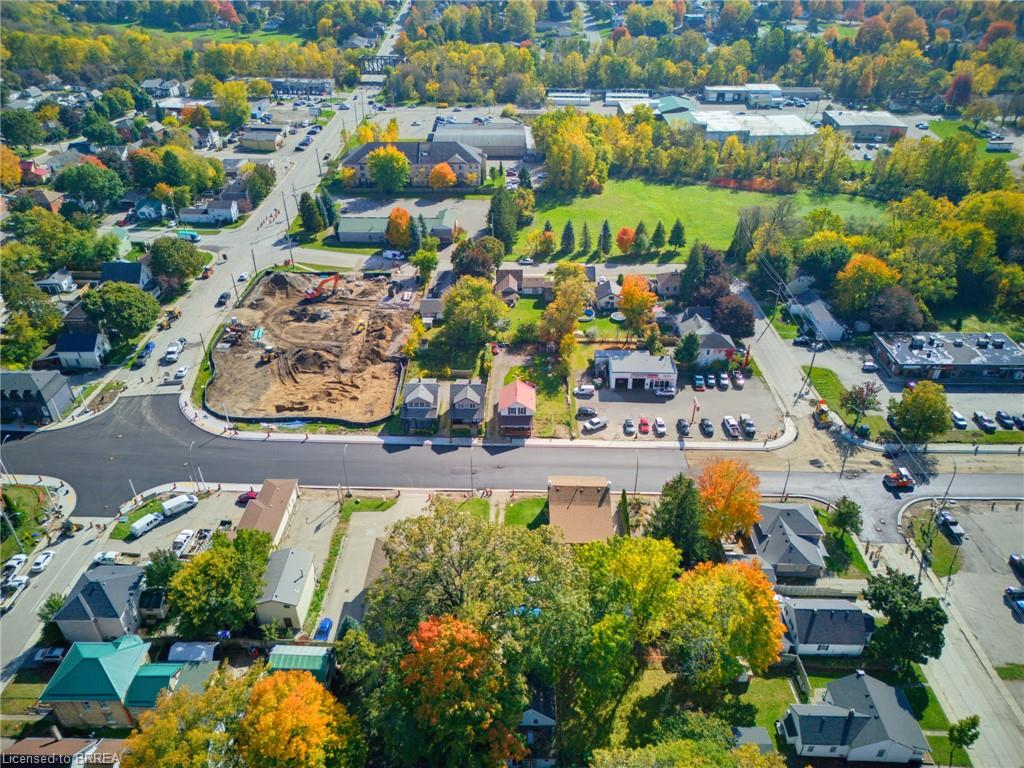 256 Dundas Street Property Photo 31