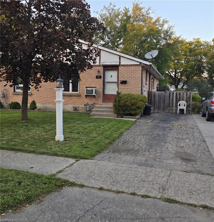 11 Debby Crescent Property Photo 2
