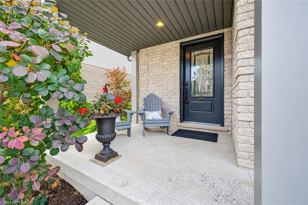 204 Park Avenue W Property Photo 4