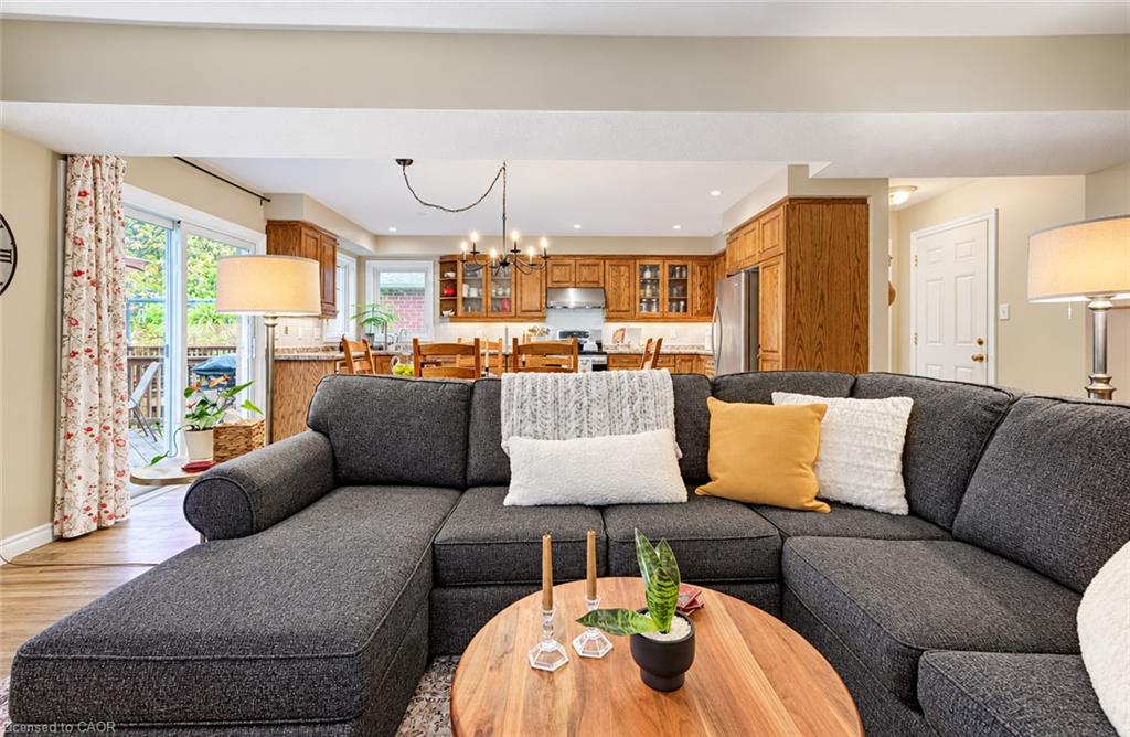 204 Park Avenue W Property Photo 8