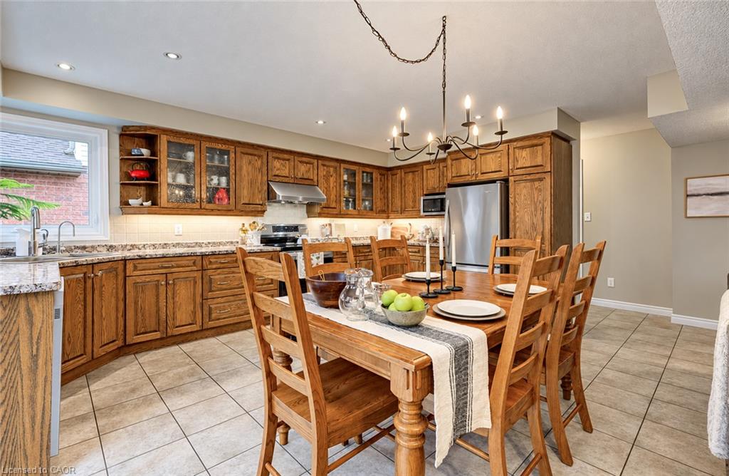 204 Park Avenue W Property Photo 9