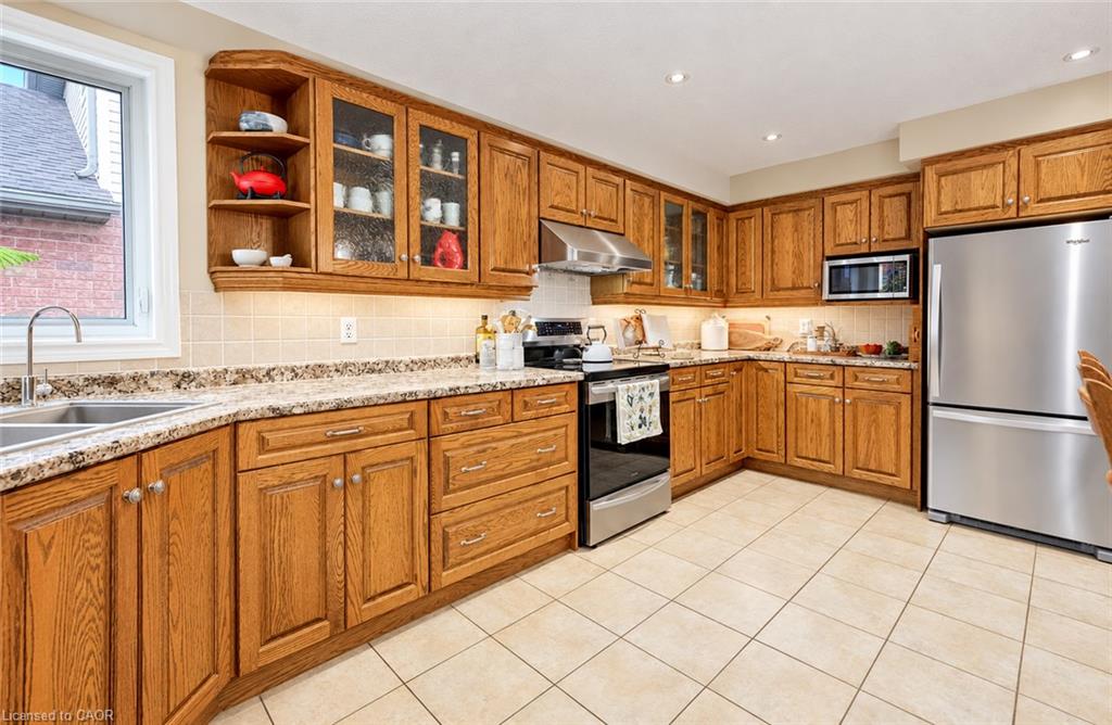 204 Park Avenue W Property Photo 10