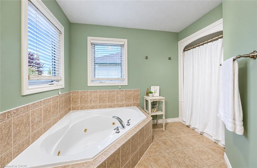204 Park Avenue W Property Photo 20