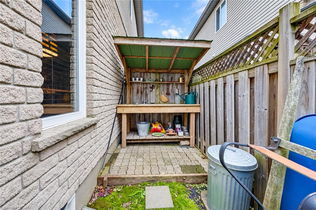 204 Park Avenue W Property Photo 35