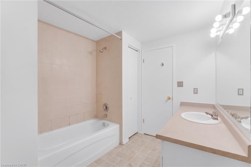 94 Foxglove Crescent Property Photo 35