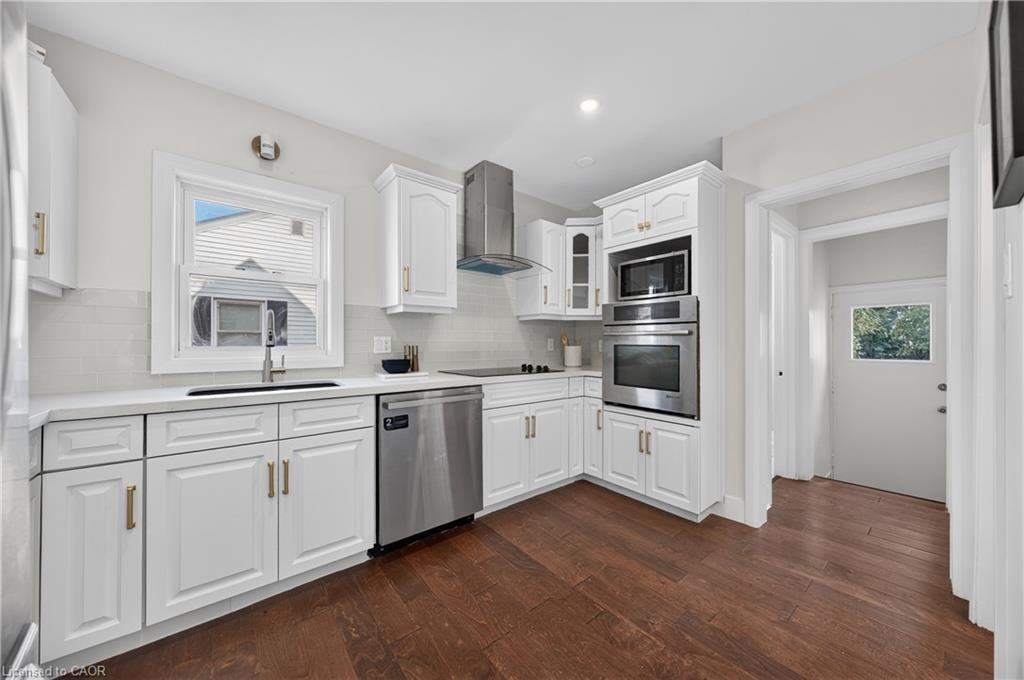 12 Admiral Road Property Photo 18