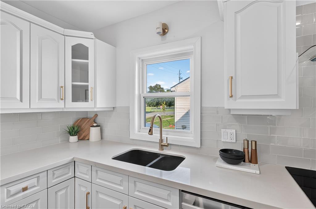 12 Admiral Road Property Photo 21