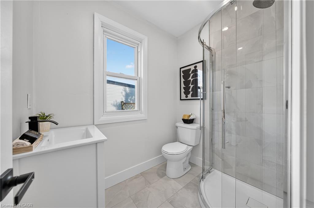 12 Admiral Road Property Photo 27