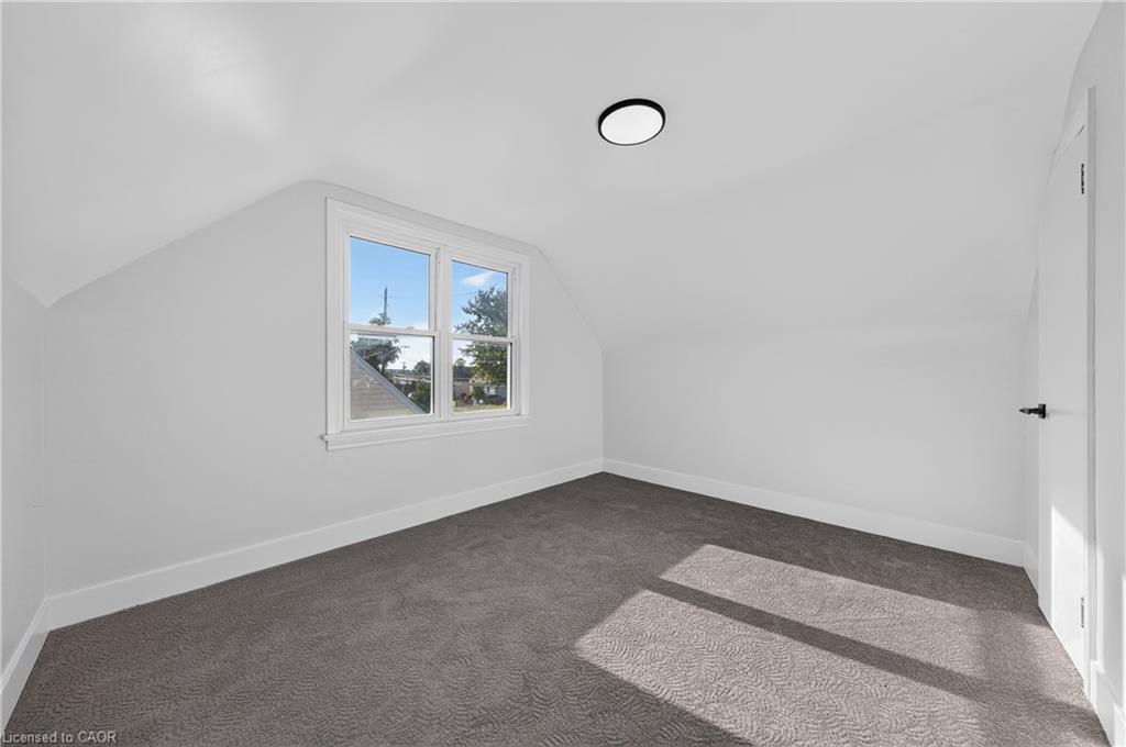 12 Admiral Road Property Photo 31
