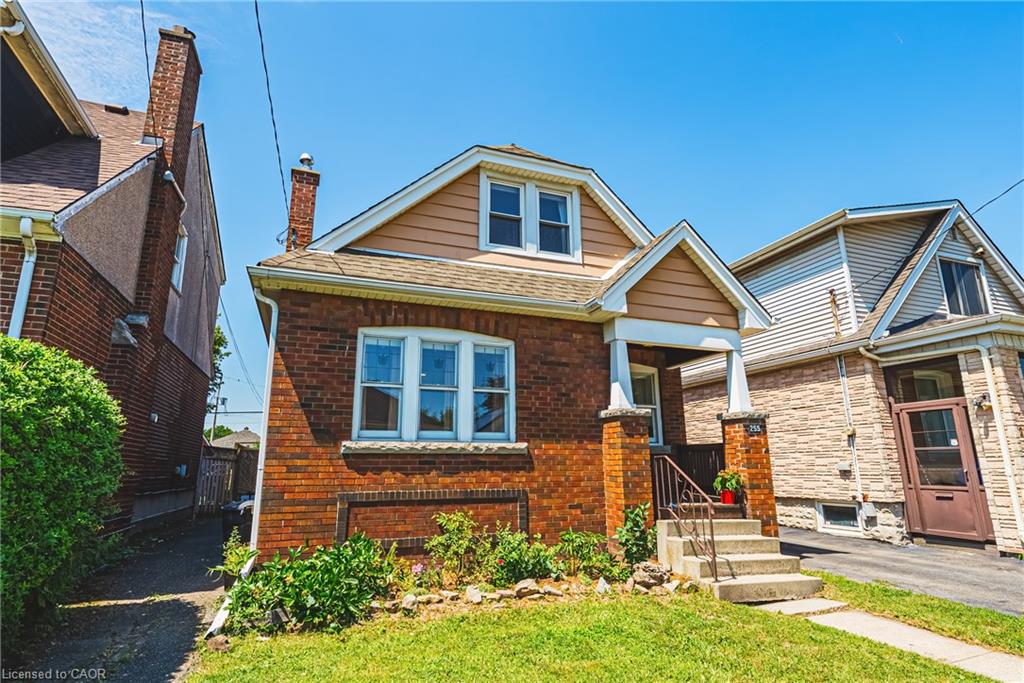 255 Weir Street N Property Photo 3