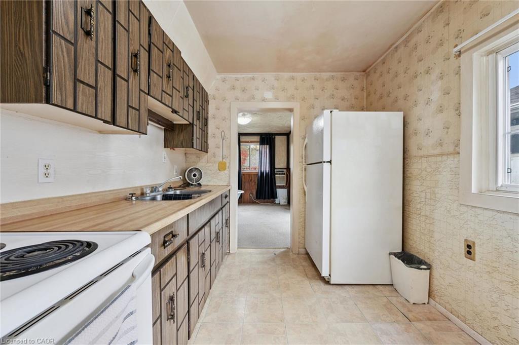127 Spadina Road E Property Photo 2