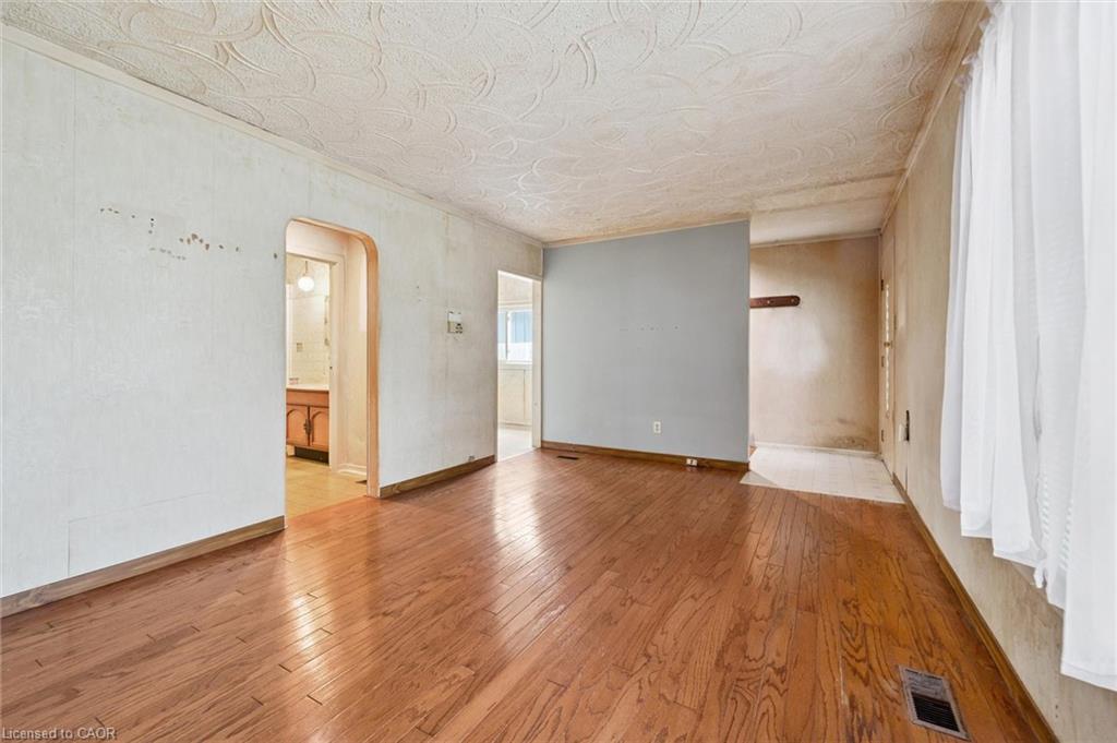 127 Spadina Road E Property Photo 3