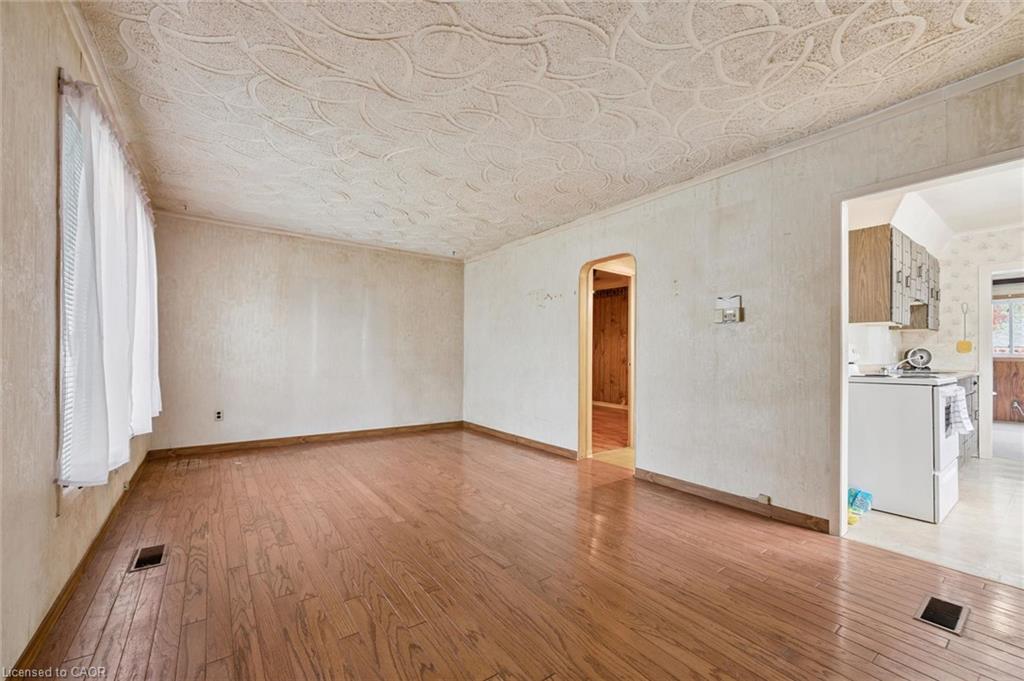 127 Spadina Road E Property Photo 5