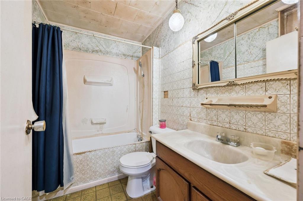 127 Spadina Road E Property Photo 13