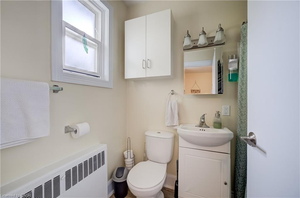 172 Arthur Street S Property Photo 17