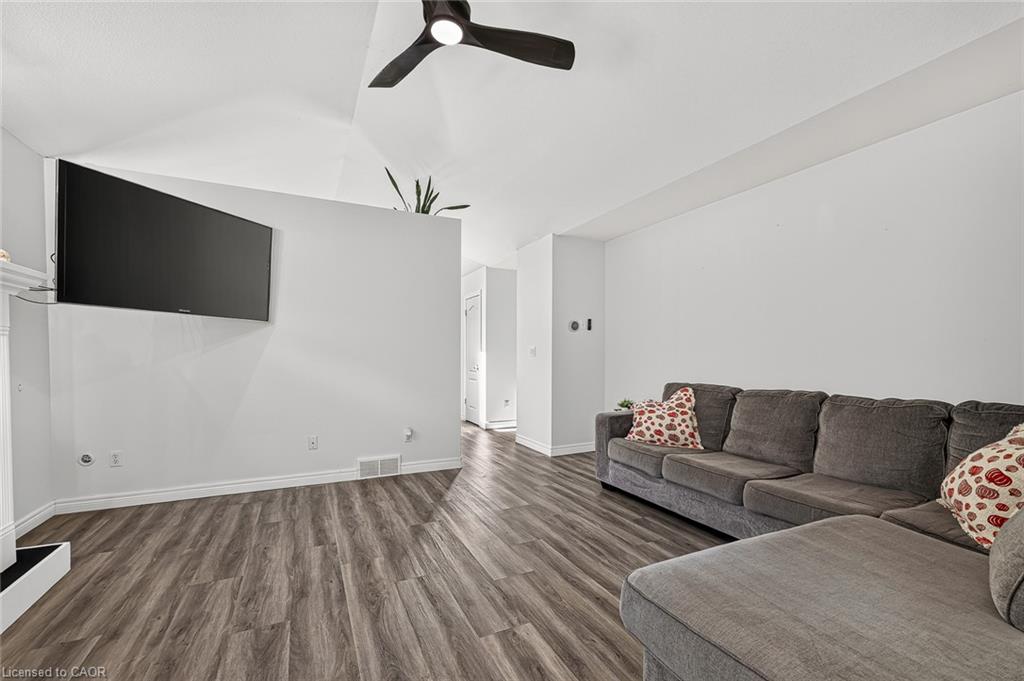 10 Potters Way Property Photo 16
