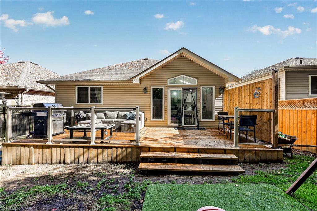 10 Potters Way Property Photo 44