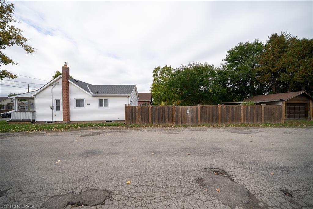 364 Wellington Street Property Photo 4