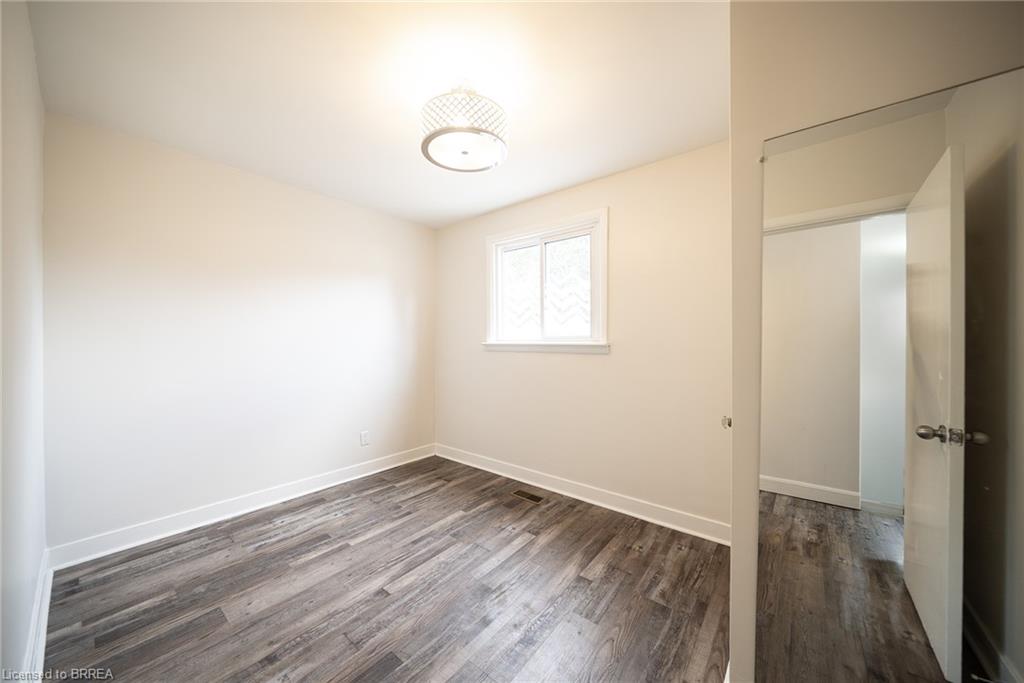 364 Wellington Street Property Photo 11