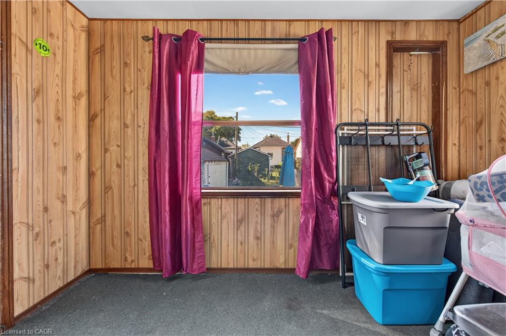 21 Cameron Avenue N Property Photo 12