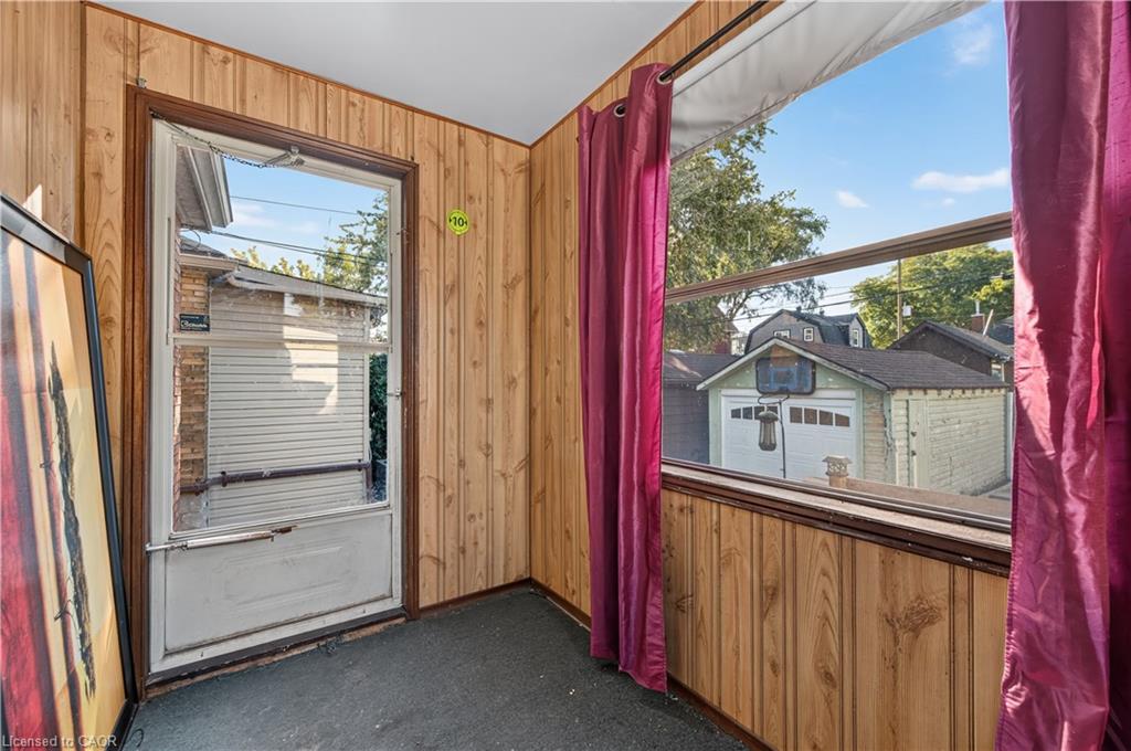 21 Cameron Avenue N Property Photo 13