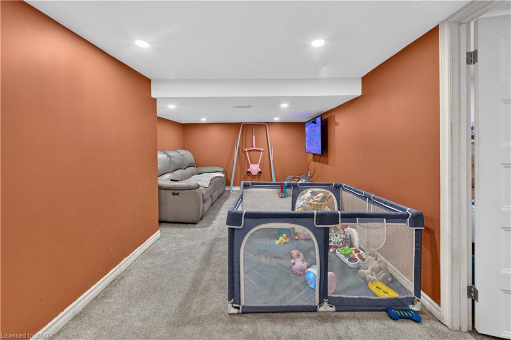 21 Cameron Avenue N Property Photo 21