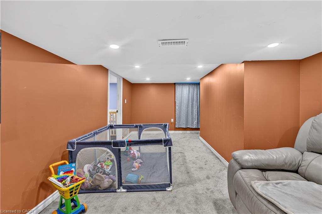 21 Cameron Avenue N Property Photo 23