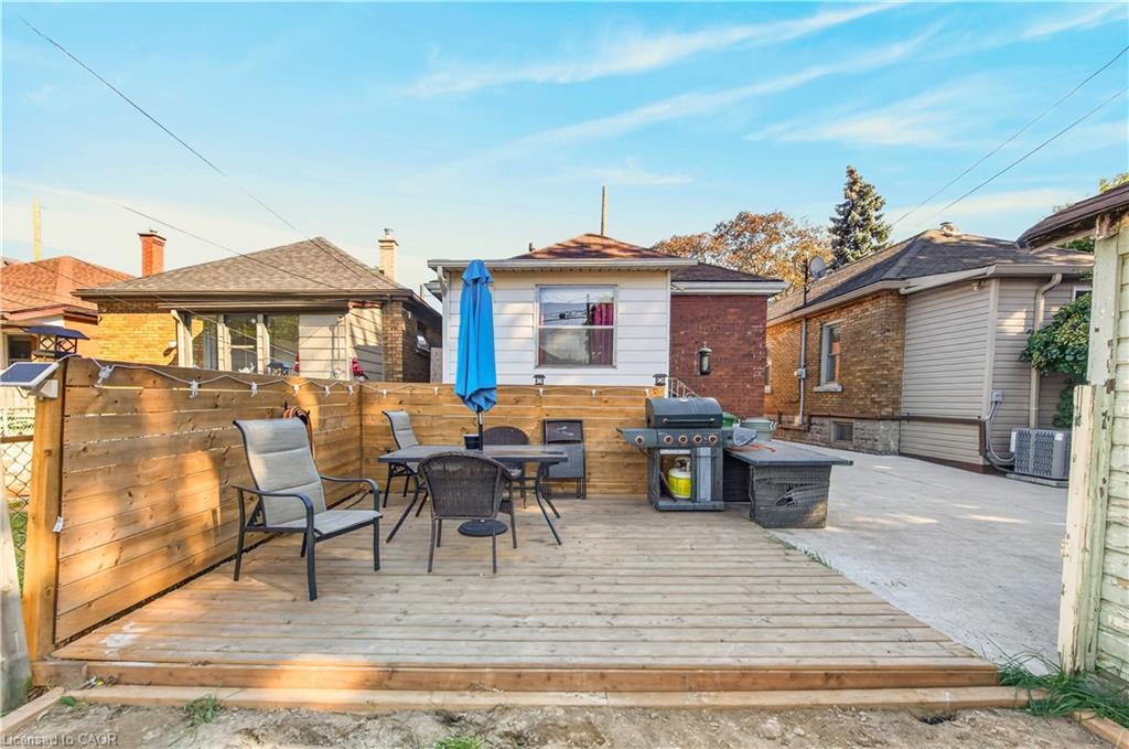 21 Cameron Avenue N Property Photo 27