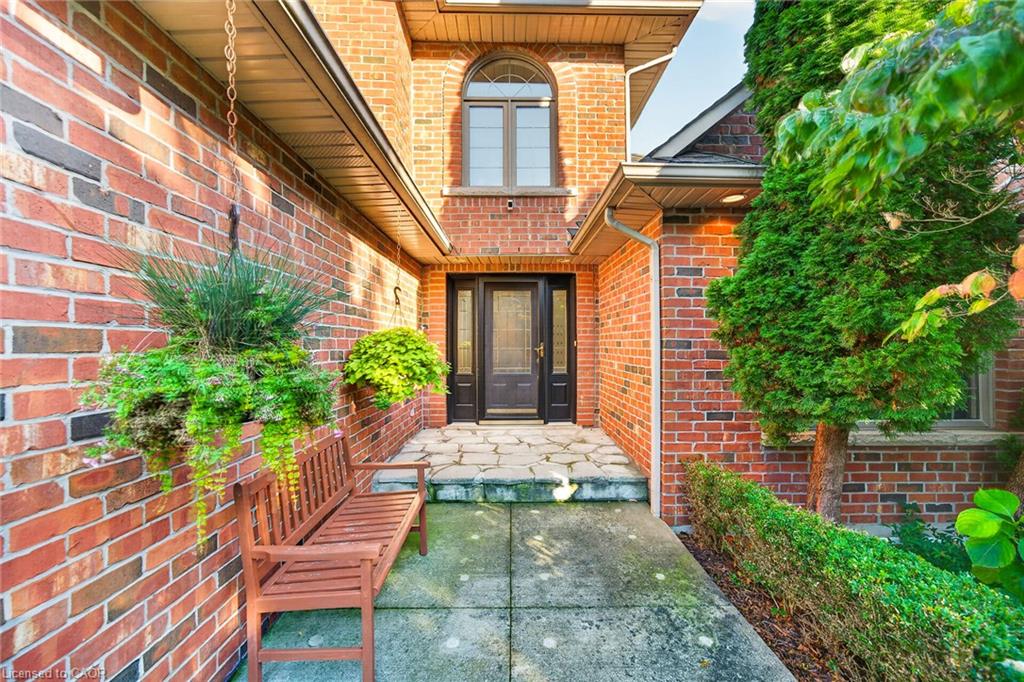 8 Cayley Court Property Photo 4