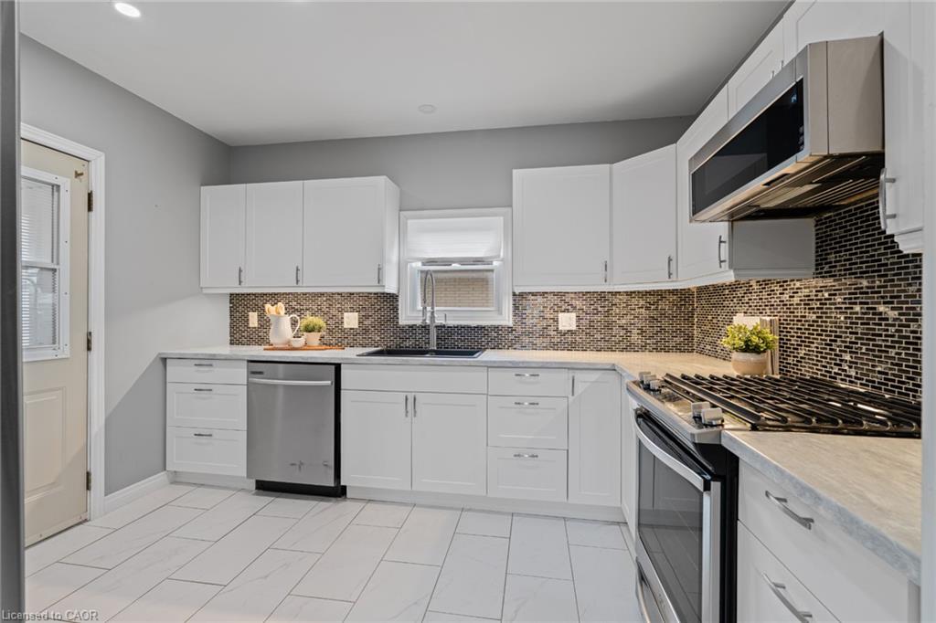 3 1/2 Dundonald Street Property Photo 13