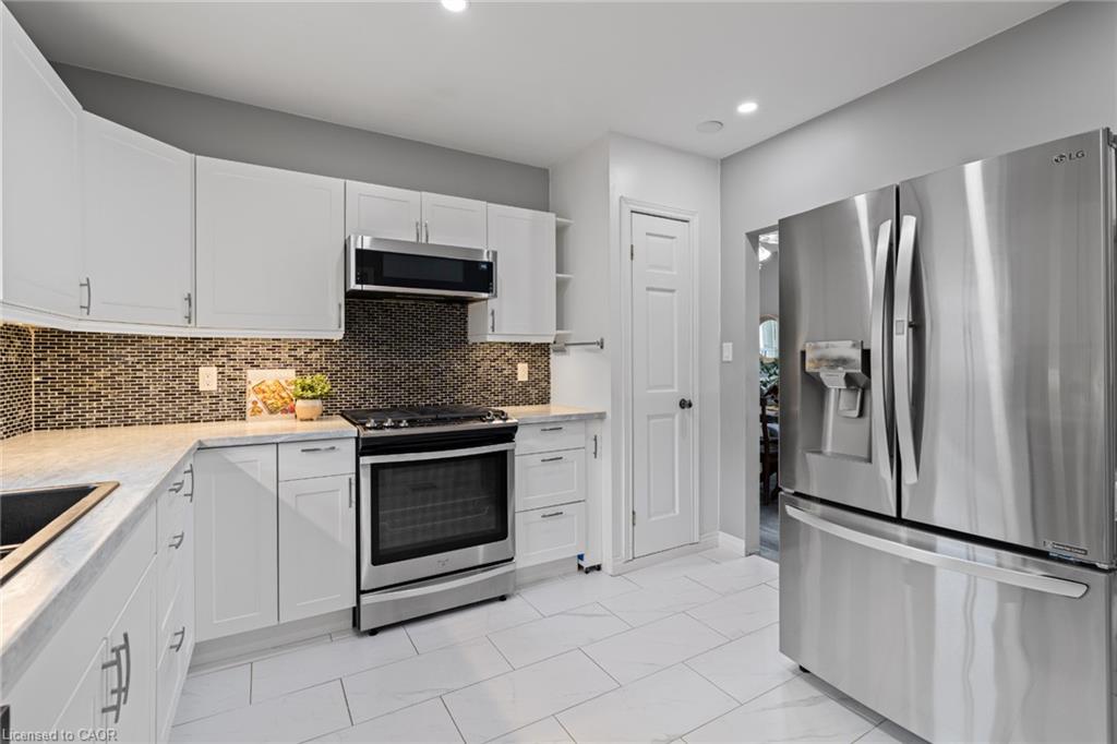 3 1/2 Dundonald Street Property Photo 14