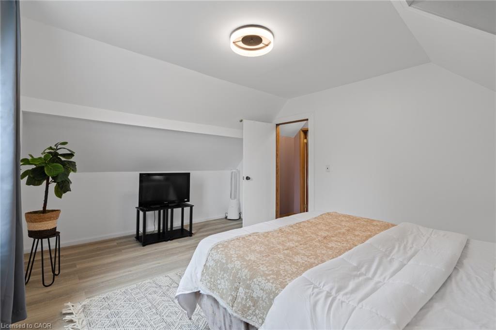 3 1/2 Dundonald Street Property Photo 20