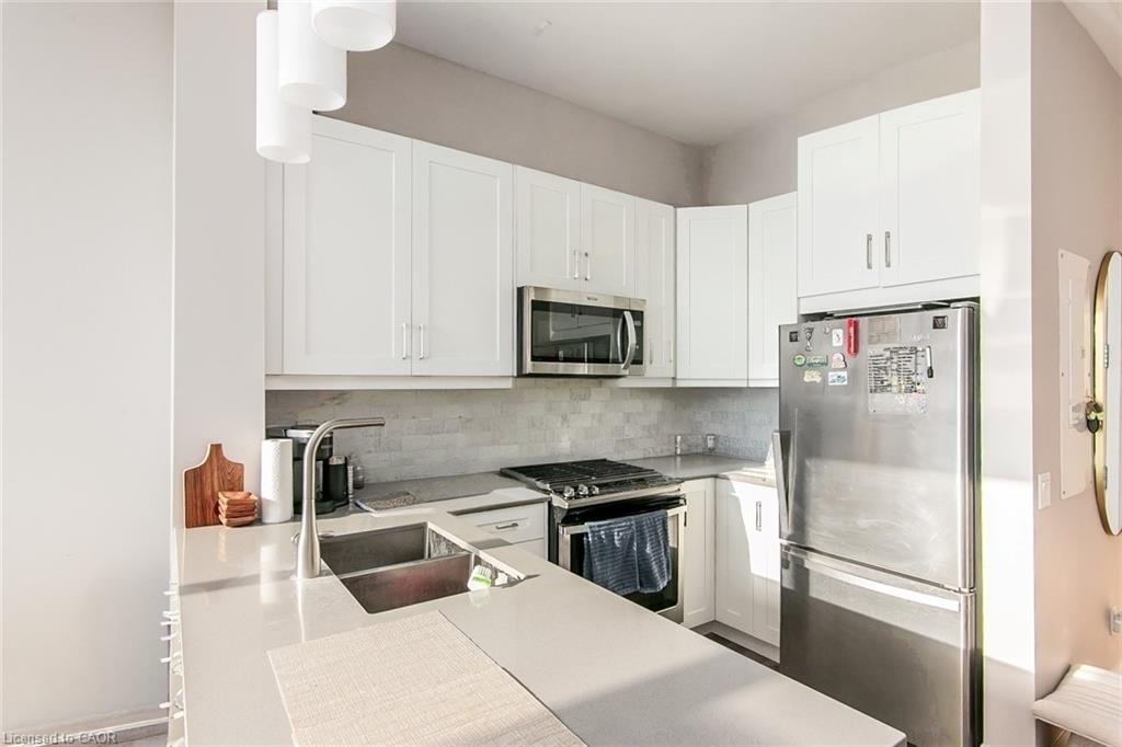 2903-60 Charles Street W Property Photo 5