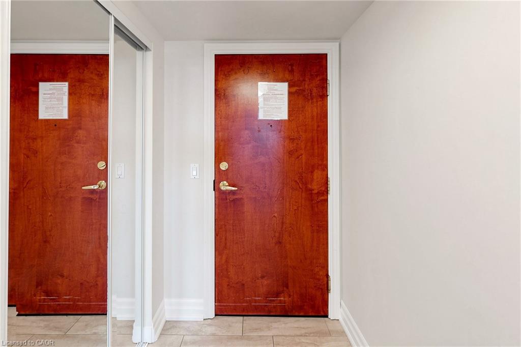 2416-100 Burloak Drive Property Photo 6